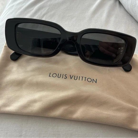 Louis Vuitton Black Designer Logo Rectangular Sunglasses - Picture 2 of 4